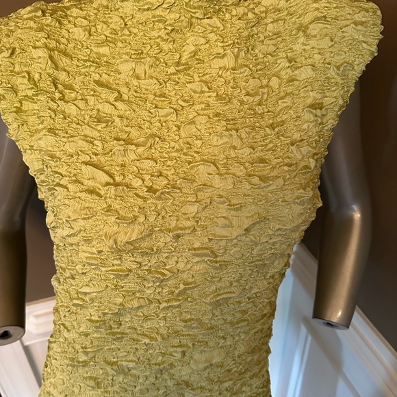 NWT ASTR THE LABEL Crinkled Popcorn Mini Bodycon Dress Light Yellow Sz Large - Picture 3 of 5